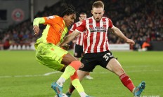 爱游戏官网网页版入口-包含谢菲联客场进球无效，遭遇不公判罚的词条