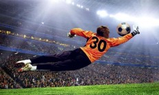 爱游戏app-强强碰撞：球场上的精彩瞬间令人热血沸腾