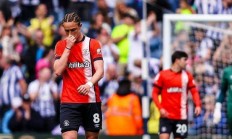 爱游戏入口-包含利兹联后卫伤愈归队，英冠冲击英超雄心顿生的词条