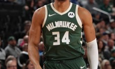 爱游戏网页版登录入口-雄鹿主帅因技术犯规被罚下场，影响球队战术部署