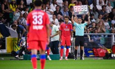 爱游戏官网-包含巴黎圣日耳曼击败对手，豪取三分的词条