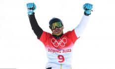 爱游戏-奥地利男子单板滑雪选手勇夺殊荣