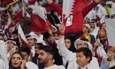 爱游戏网页版入口-卡塔尔女足球员努力训练，迎接新挑战的简单介绍