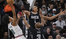 爱游戏体育官网-马刺反超逆转对手，全队合力取胜