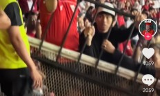 爱游戏app下载-包含火药味十足：球场上的激烈比拼的词条