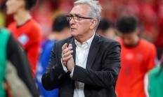 爱游戏官网入口-包含山东鲁能客场惨败，球员面临压力的词条