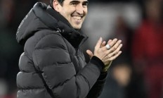 爱游戏中国官网-包含伯恩茅斯中场迎来复出，球队士气大增的词条