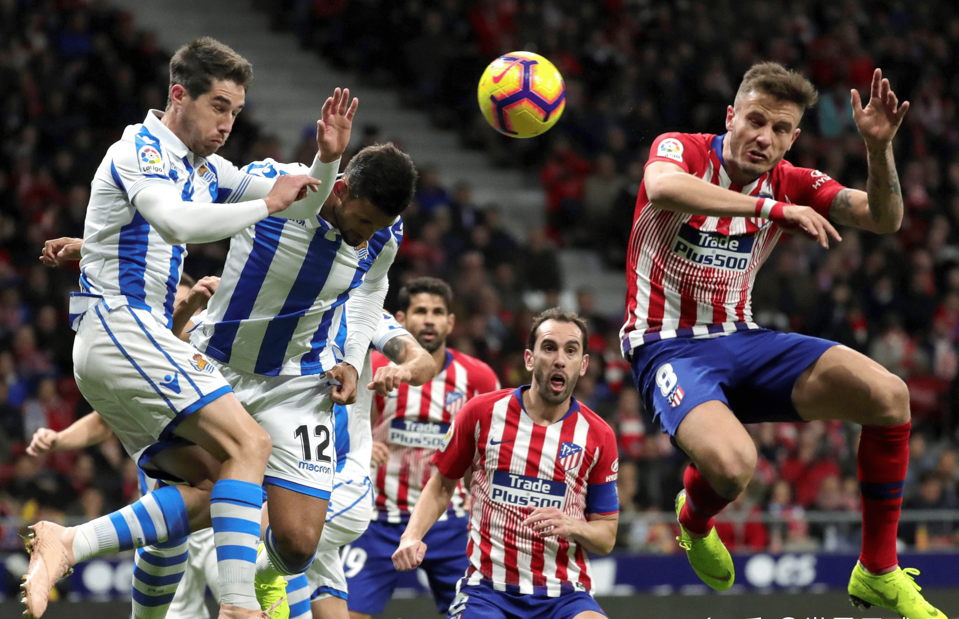 西班牙联赛中球队遭遇连败，教练组面临压力的简单介绍