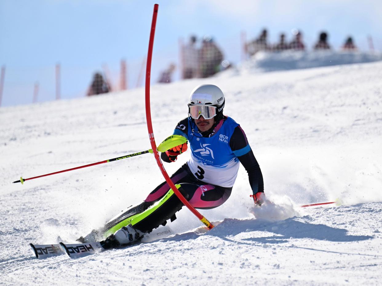 高山滑雪选手惊艳亮相，谁能称霸？