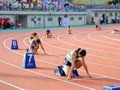 包含盖亚那田径明星再次刷新纪录的词条