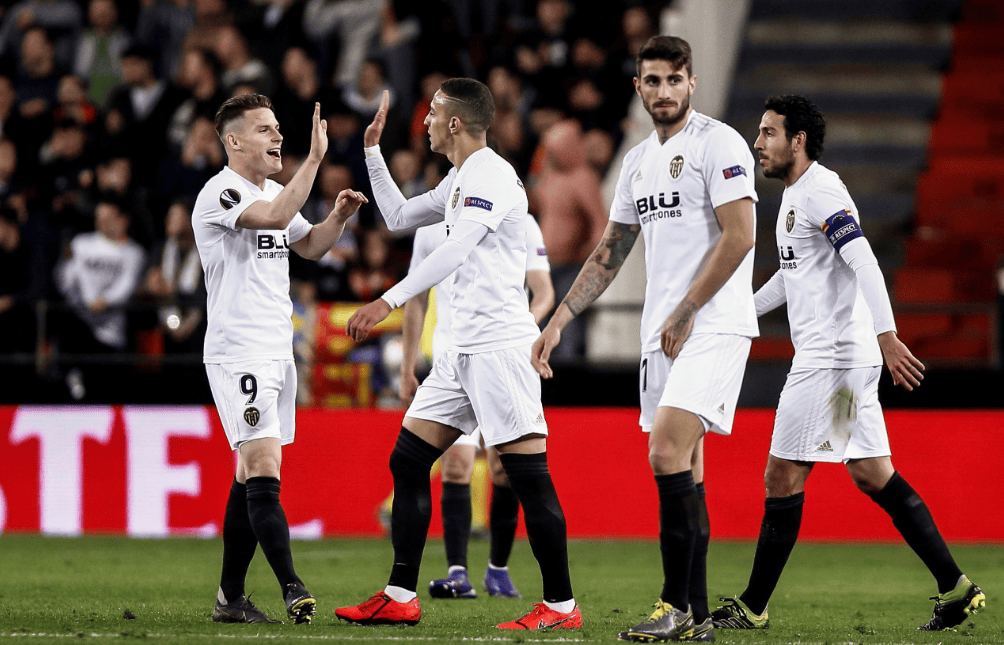 包含巴伦西亚重返胜利轨道，主场痛击对手拿下三分的词条