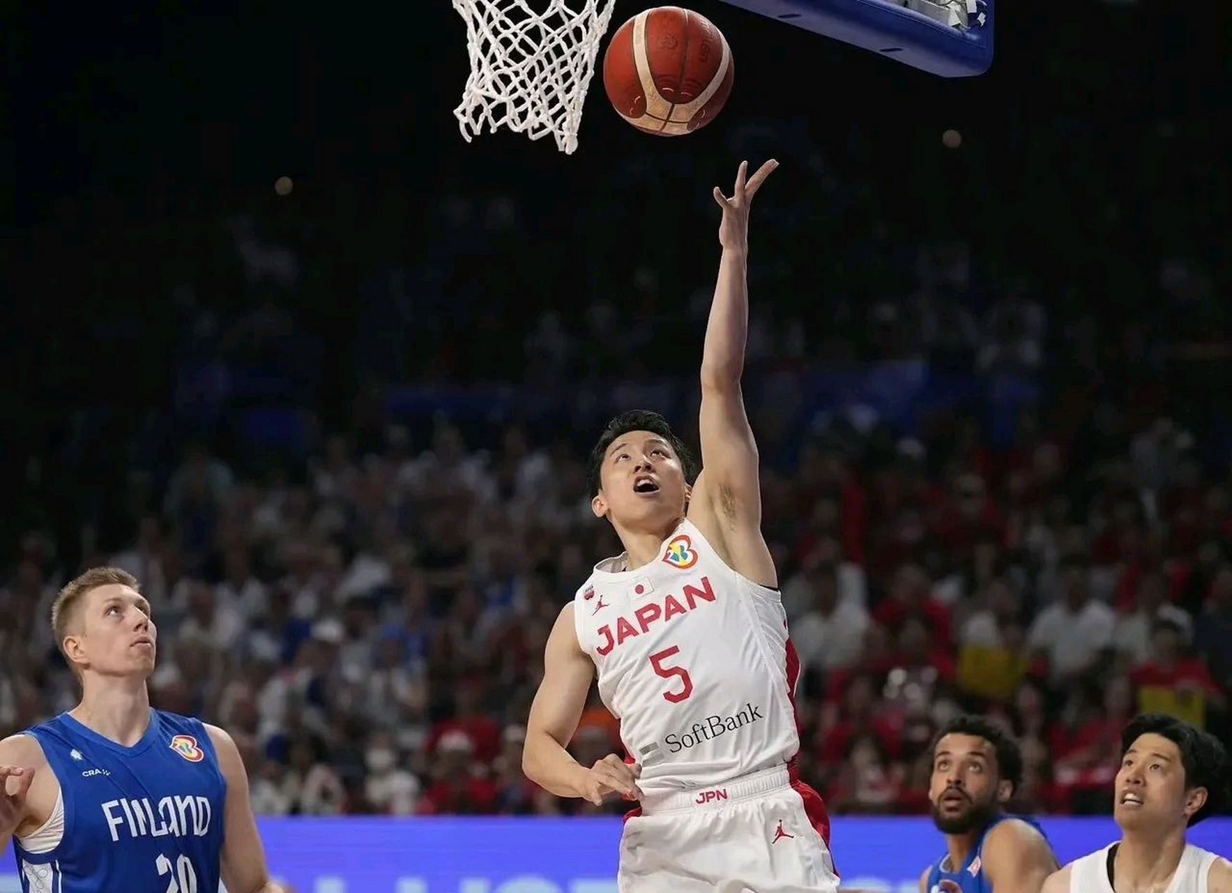 芬兰篮球联赛中一位老将展现出色状态