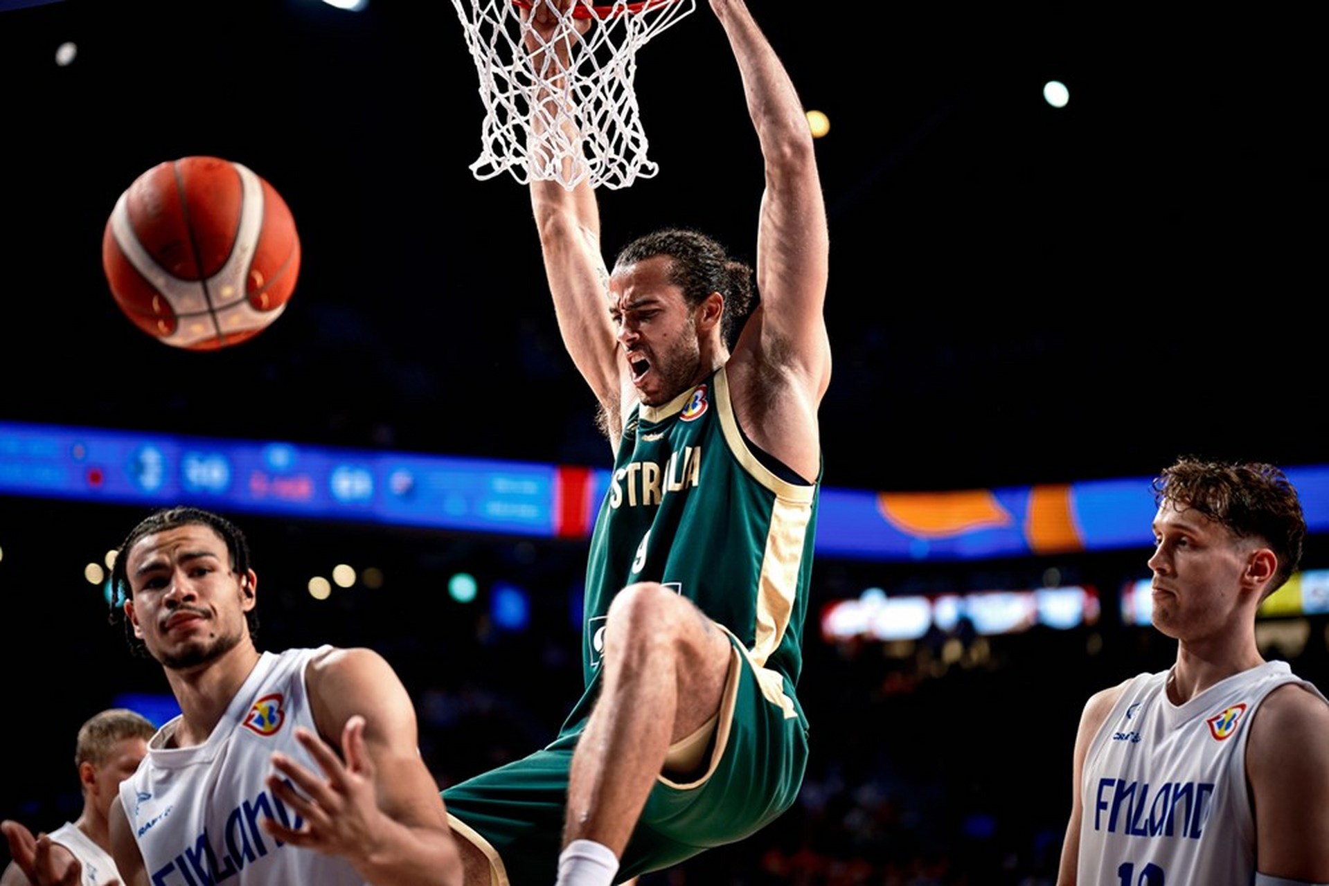 芬兰篮球联赛中一位老将展现出色状态