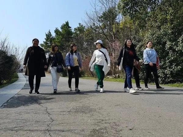 维森布里利士抵挡压力，获得关键胜利