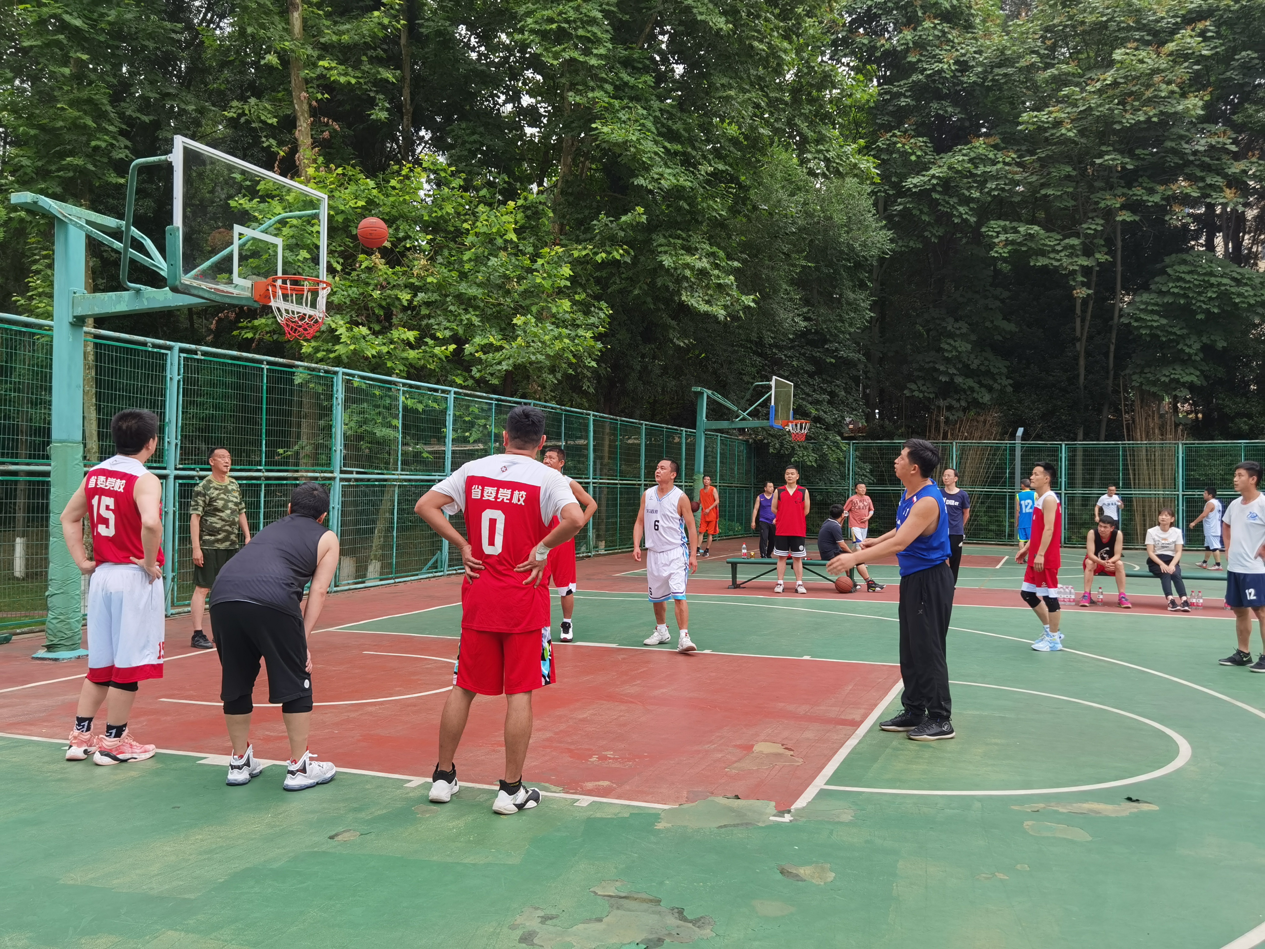 瓦朗谢纳队在比赛中展现出色球技的简单介绍