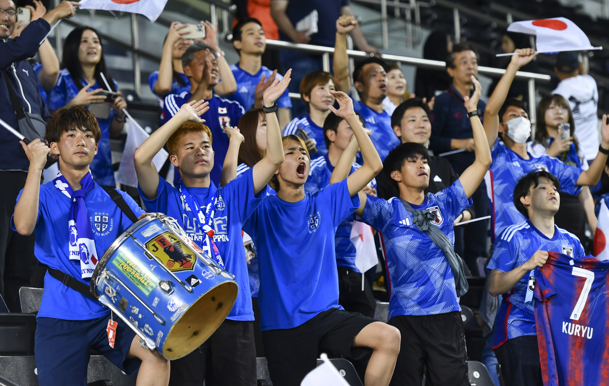 国内足球联赛中的较量对争激烈，赛场上热闹非凡的简单介绍