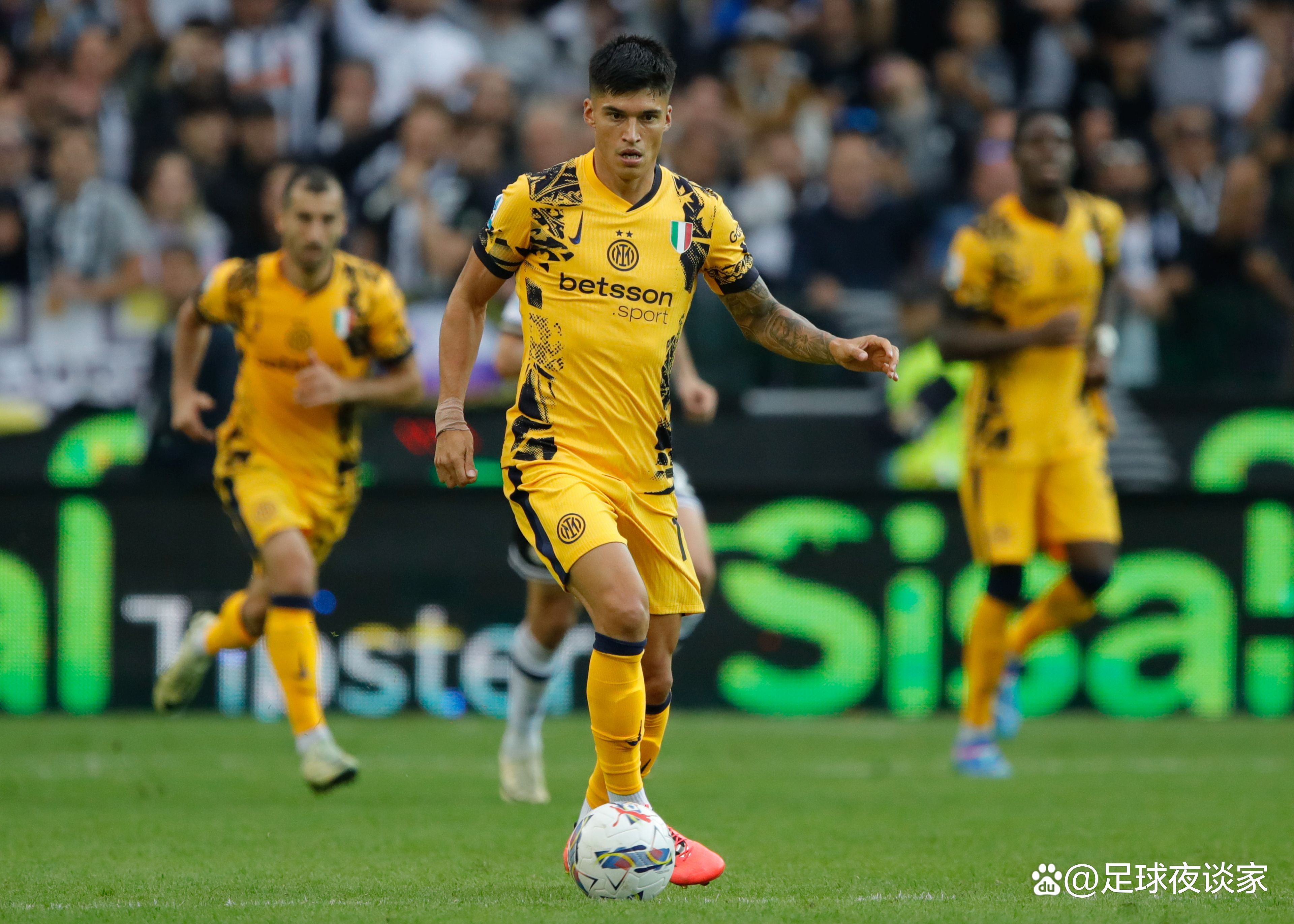 包含意甲赛场上演意外惊喜，新星闪耀的词条