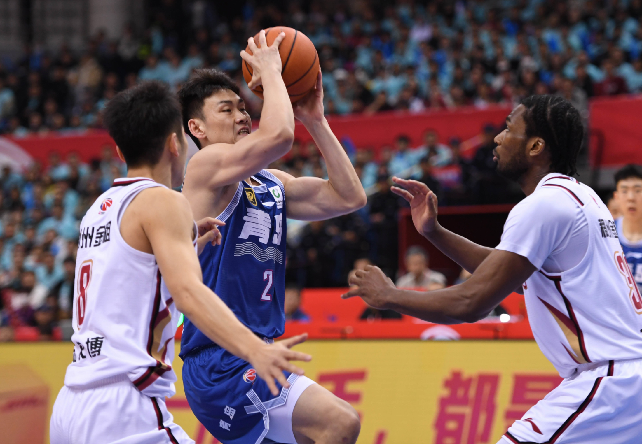 青岛男篮实力强劲，连胜气势如虹