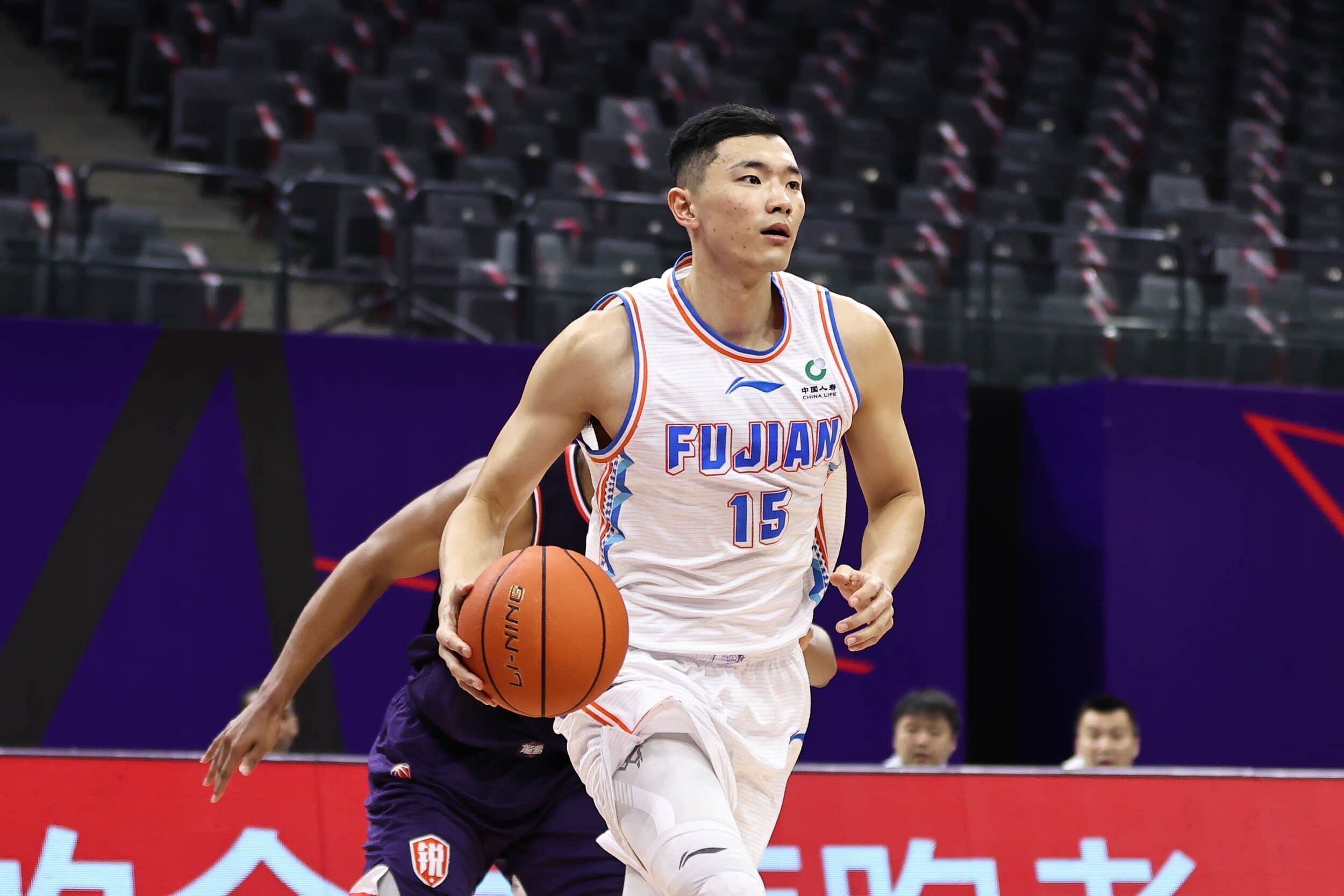 关于深圳男篮征服福建队，展现强大实力的信息