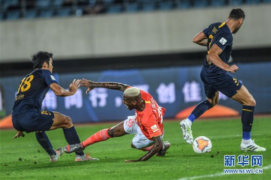 富力击败恒大,赛场上的对决 富力击败恒大,赛场上的对决