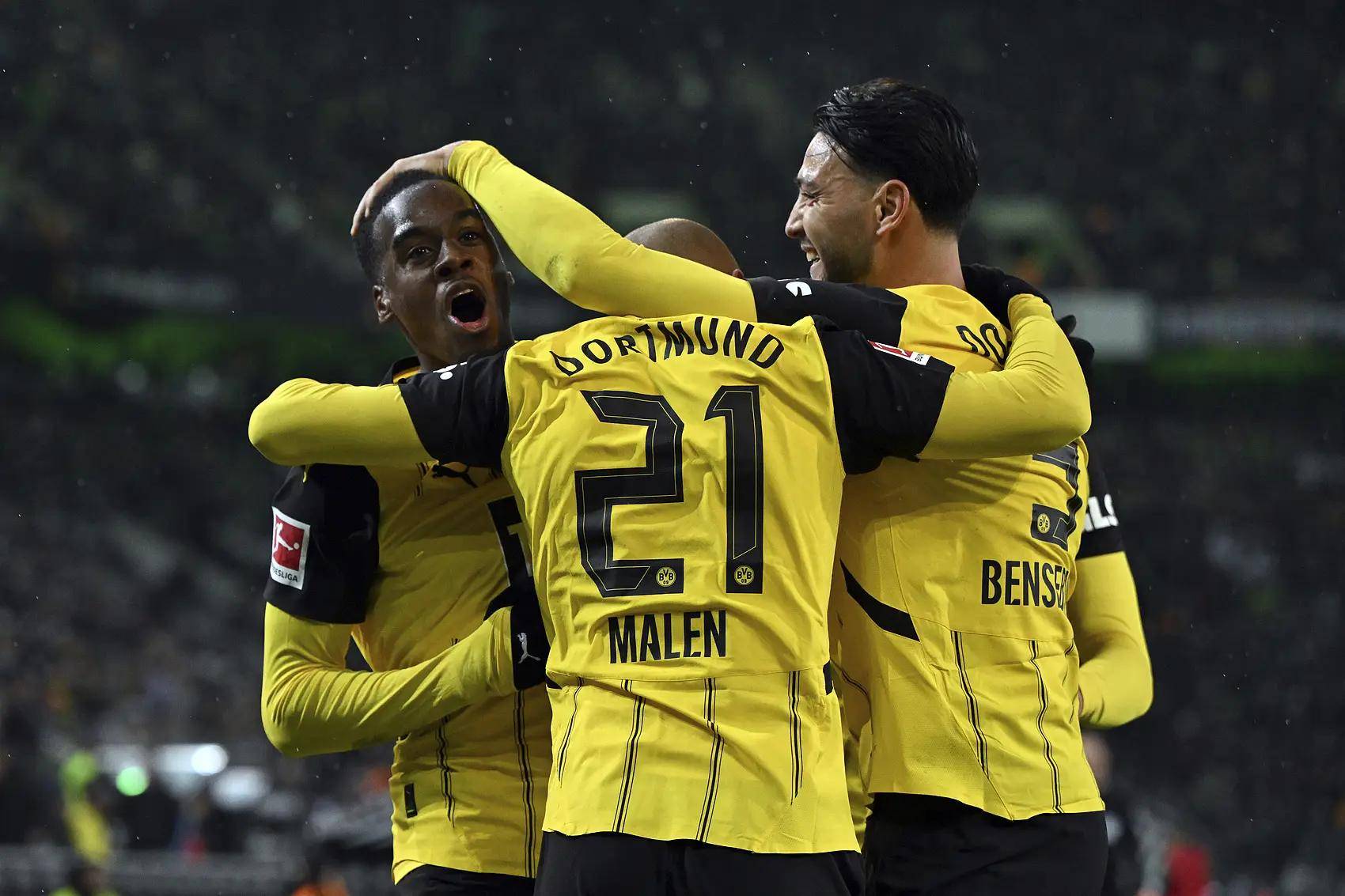 包含RB莱比锡在主场横扫对手取得胜利的词条