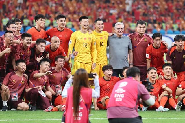 亚洲足球联赛半程过后，焦点仍在各队之间