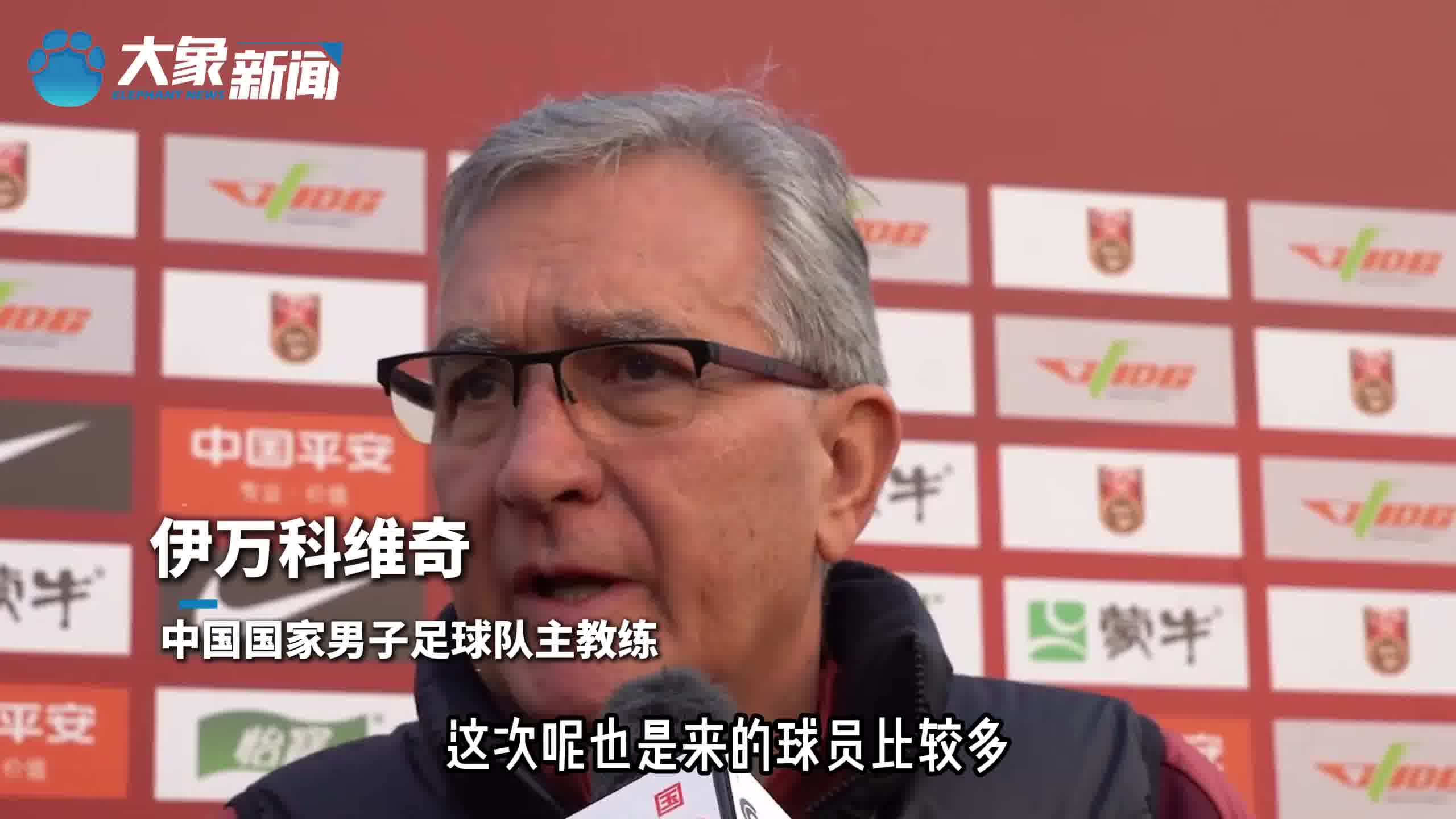 球队主帅发怒，指责球员表现不力