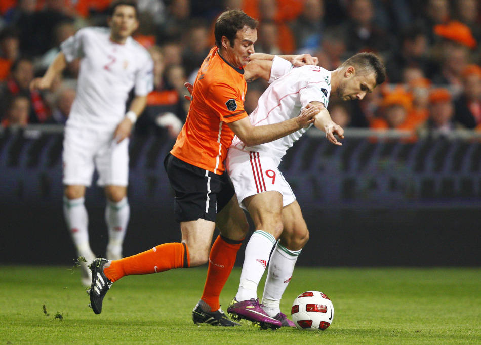 荷兰队在欧国联赛事中取得关键胜利，晋级决赛