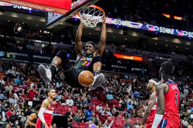 华盛顿出场不利,遭遇两连败 华盛顿出场不利,遭遇两连败