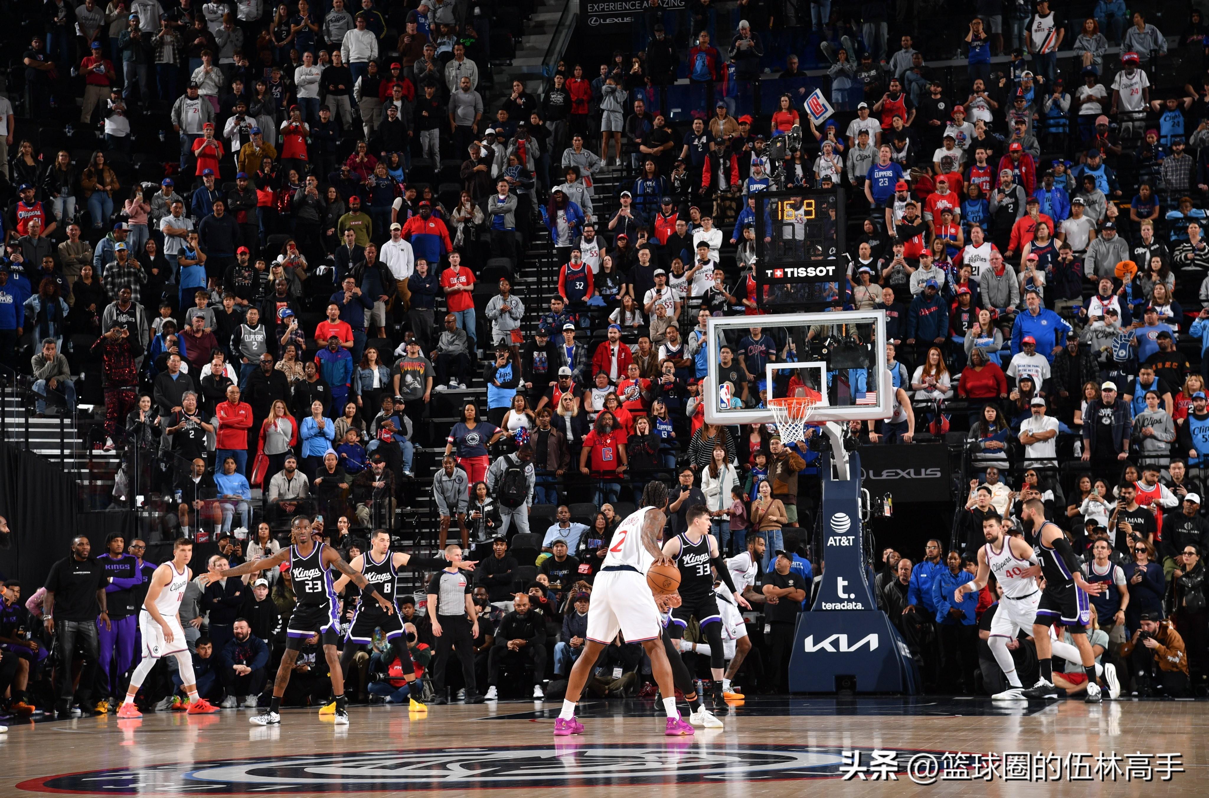 球员展现爆发力，带领球队冲向冠军的简单介绍