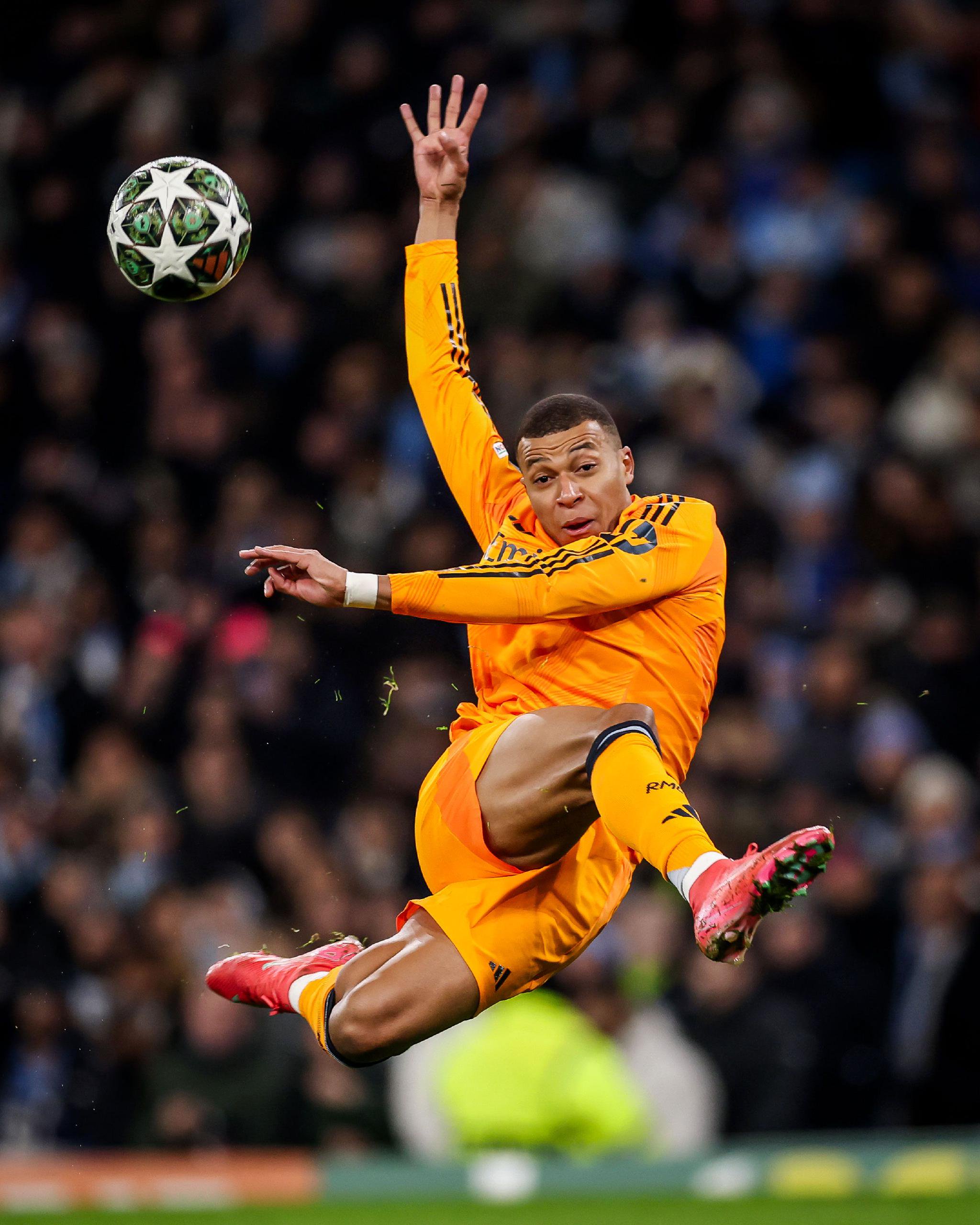 曼城主场大胜皇马,淘汰赛资格已锁定 曼城主场大胜皇马,淘汰赛资格已锁定