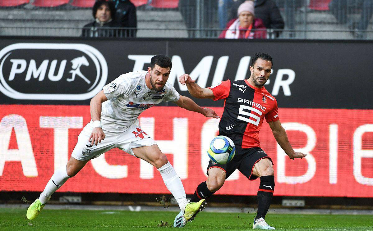 关于亚眠主场战胜南特，终结不胜纪录的信息