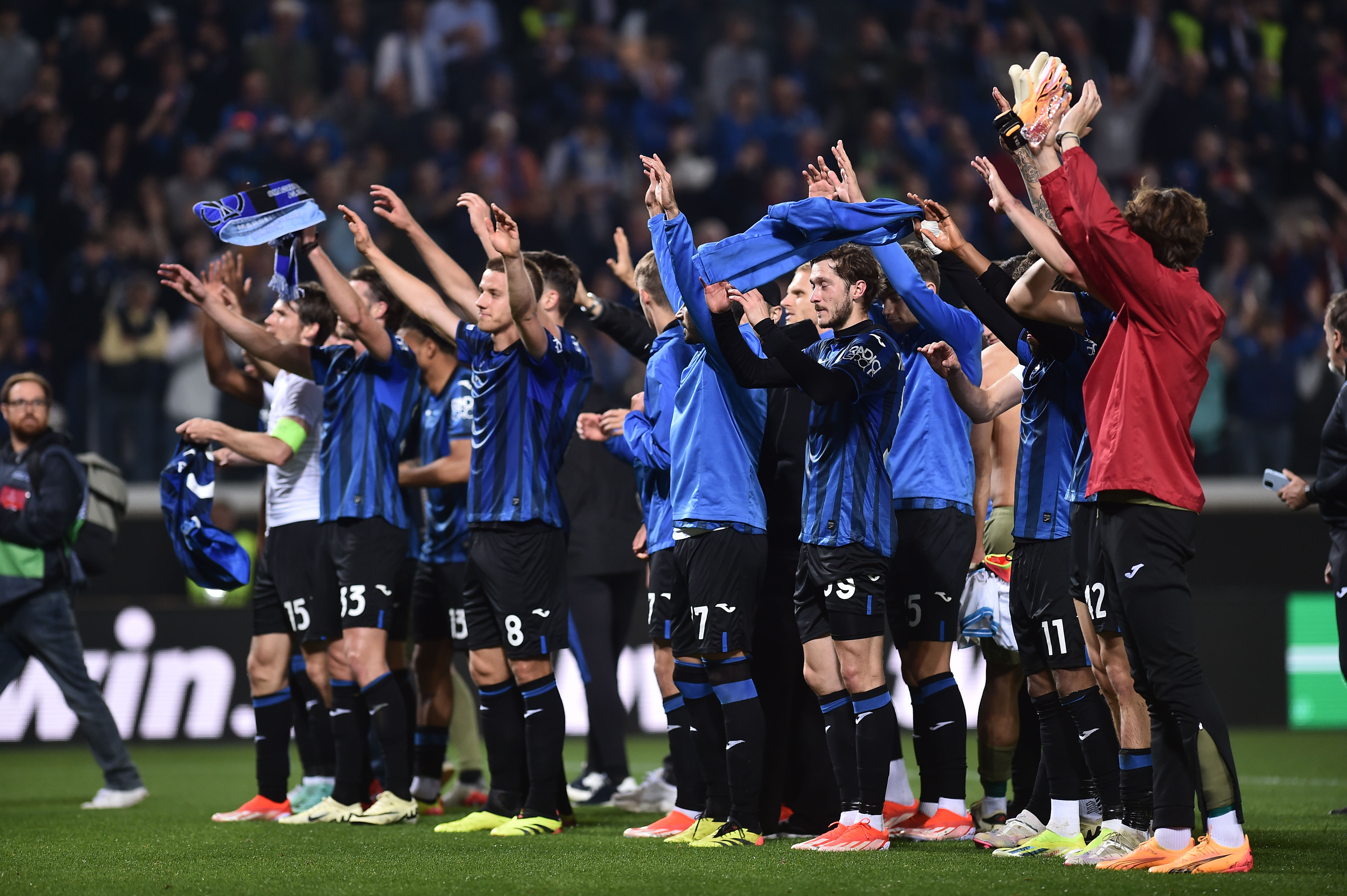 包含亚特兰大在主场遭遇皇马的强势防守的词条