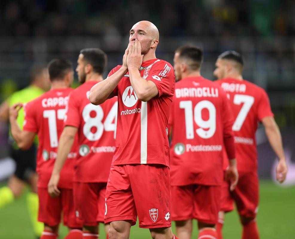 热那亚主场不敌维罗纳，保级前景堪忧的简单介绍