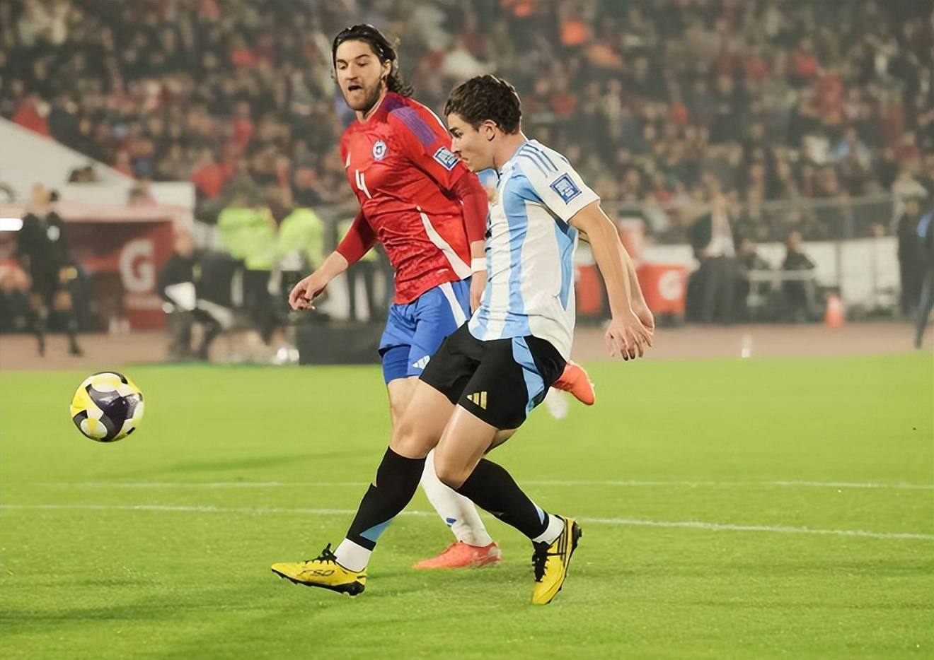 包含南美杯小组赛拉开帷幕：球队气势如虹的词条