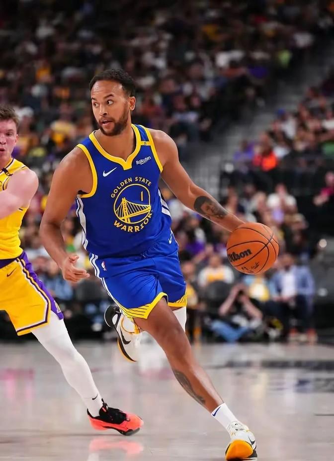 勇士队实力碾压对手，大比分获胜