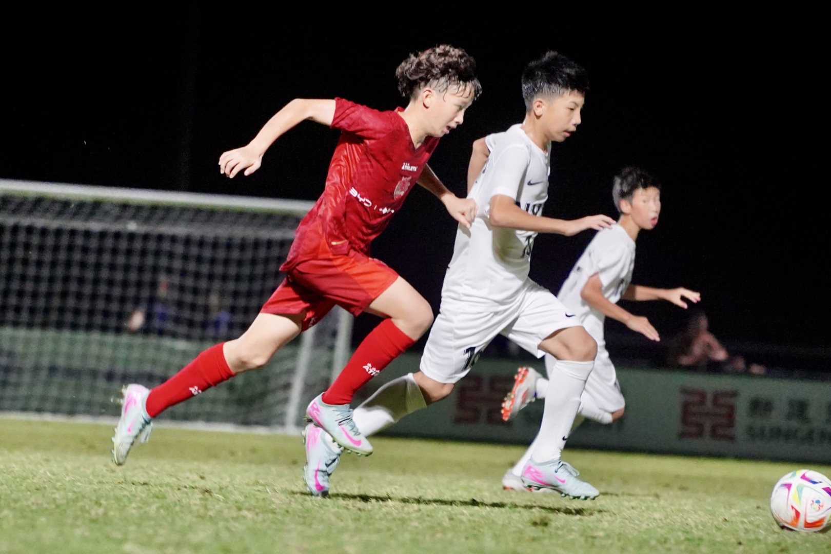 关于足球比赛走进高潮阶段,球队实力对拼激动人心的信息 关于足球比赛走进高潮阶段,球队实力对拼激动人心的信息