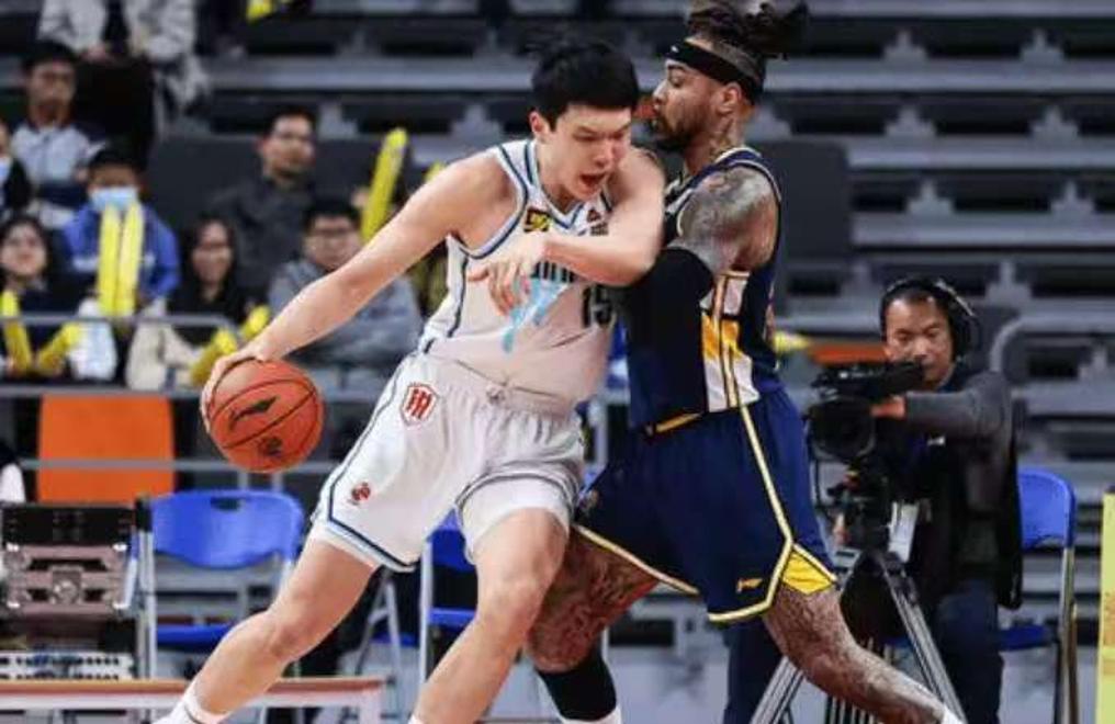 关于一场苦战，球队阵容齐整，以微弱优势获胜的信息