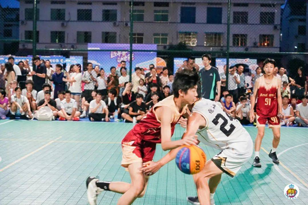 国内外球队同台竞技，赛场上空气燃烧的简单介绍