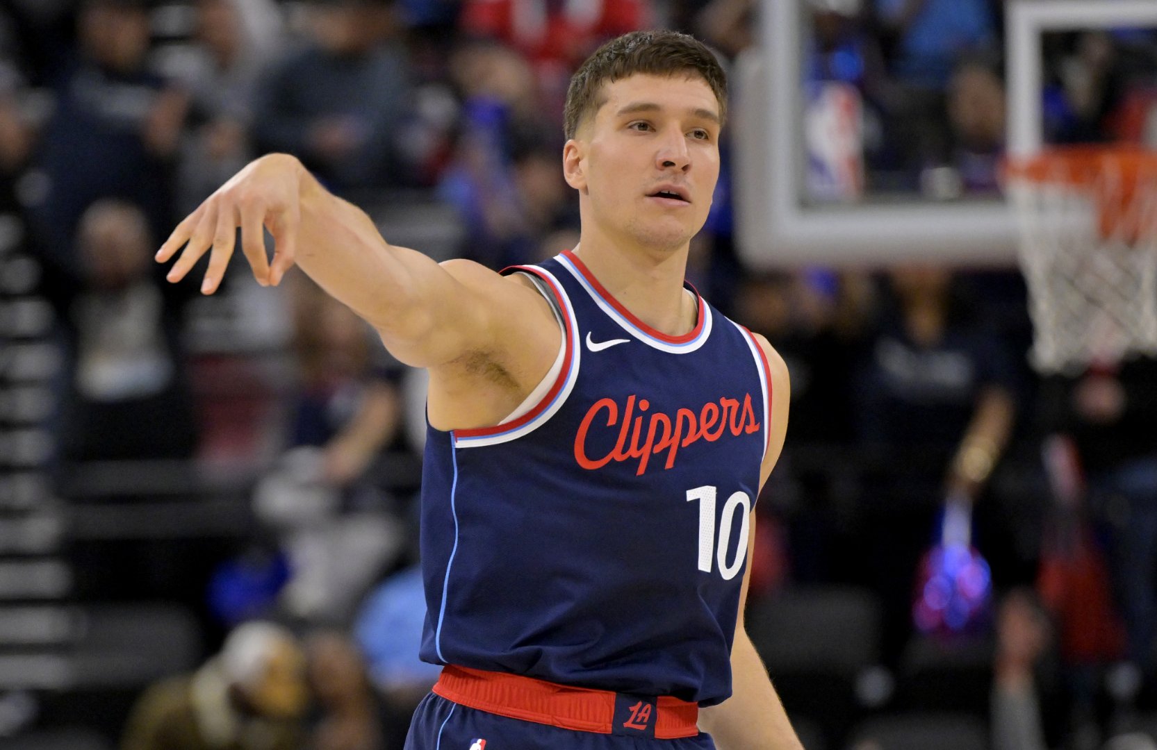 快船主场大胜湖人，莱昂纳德高效贡献28分的简单介绍