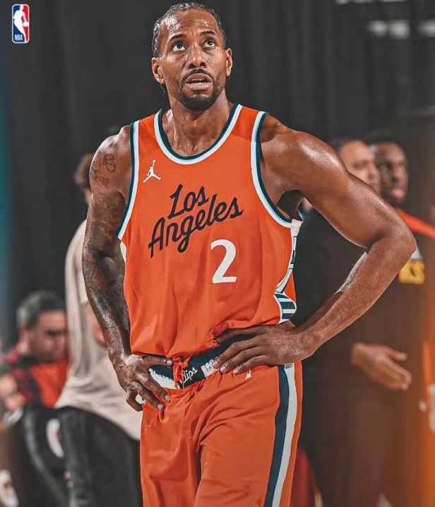 快船主场大胜湖人，莱昂纳德高效贡献28分的简单介绍