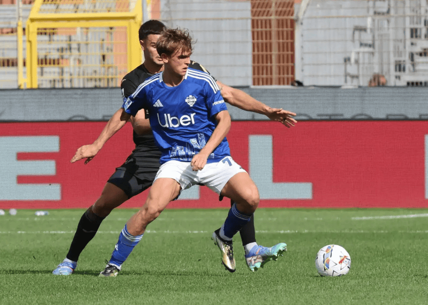 包含英雄归来：那不勒斯迎战AC米兰的词条